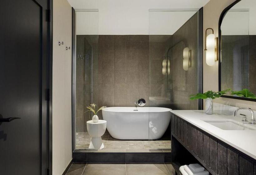 מיטת קינג בסוויטה, Kimpton Shane Atlanta, An Ihg