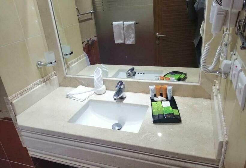 غرفة قياسية ثلاثية, One Inn