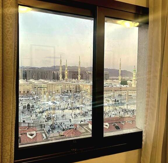 جناح جونيور, One Inn