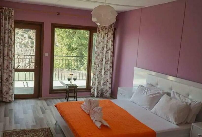 חדר דלוקס עם מרפסת נוף לים, Onur Motel Faralya Fethi̇ye