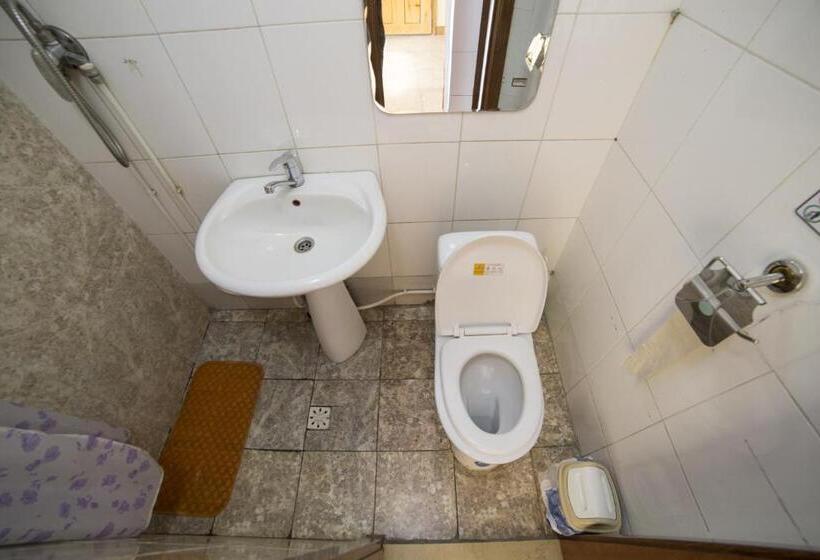 تختخواب در اتاق مشترک, Danista Nomads Tour Hostel
