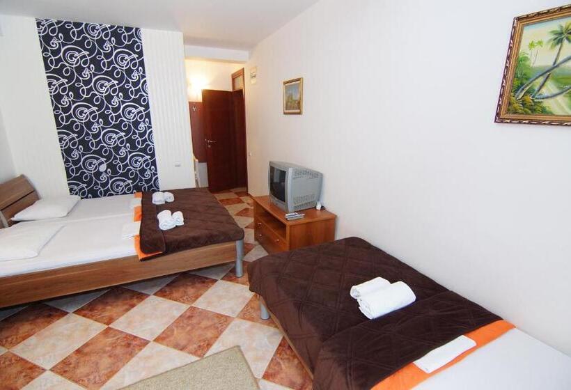 اتاق استاندارد سه نفره با چشم‌انداز کنار دریا, Guesthouse Villa Gaga