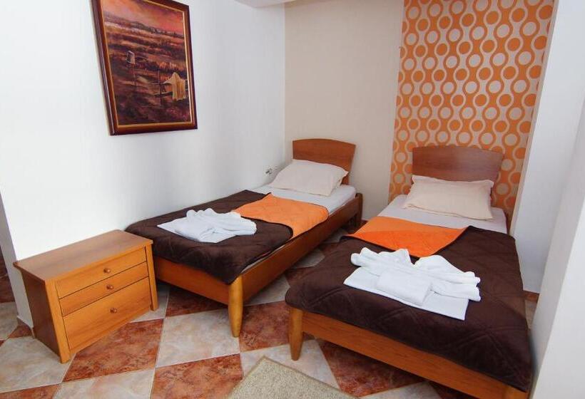 اتاق استاندارد سه نفره با چشم‌انداز کنار دریا, Guesthouse Villa Gaga