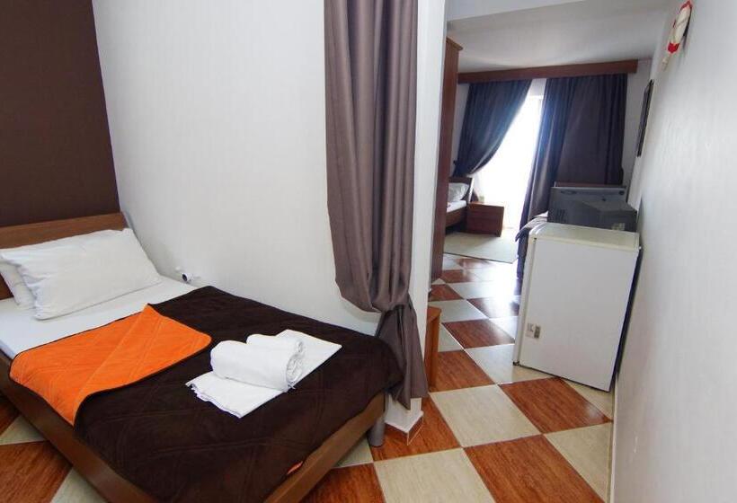 استودیوی استاندارد, Guesthouse Villa Gaga