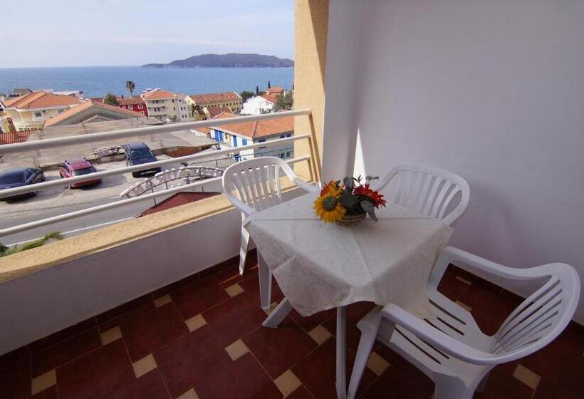 استودیوی استاندارد, Guesthouse Villa Gaga