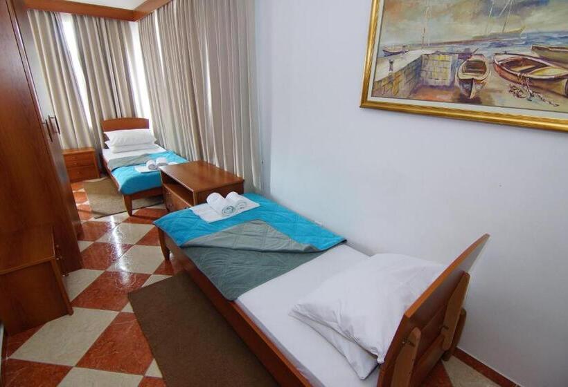 سوییت با چشم‌انداز دریا, Guesthouse Villa Gaga