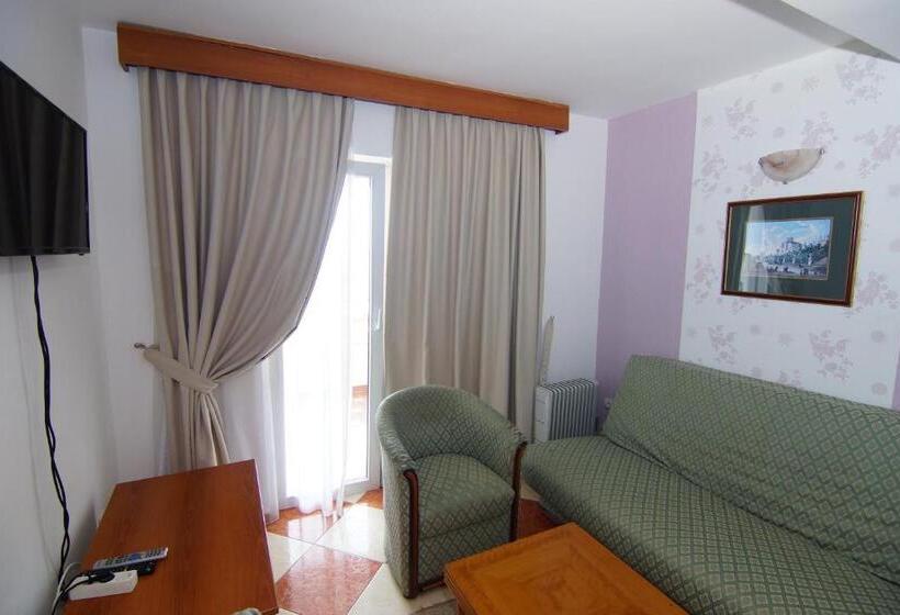 سوییت با چشم‌انداز دریا, Guesthouse Villa Gaga