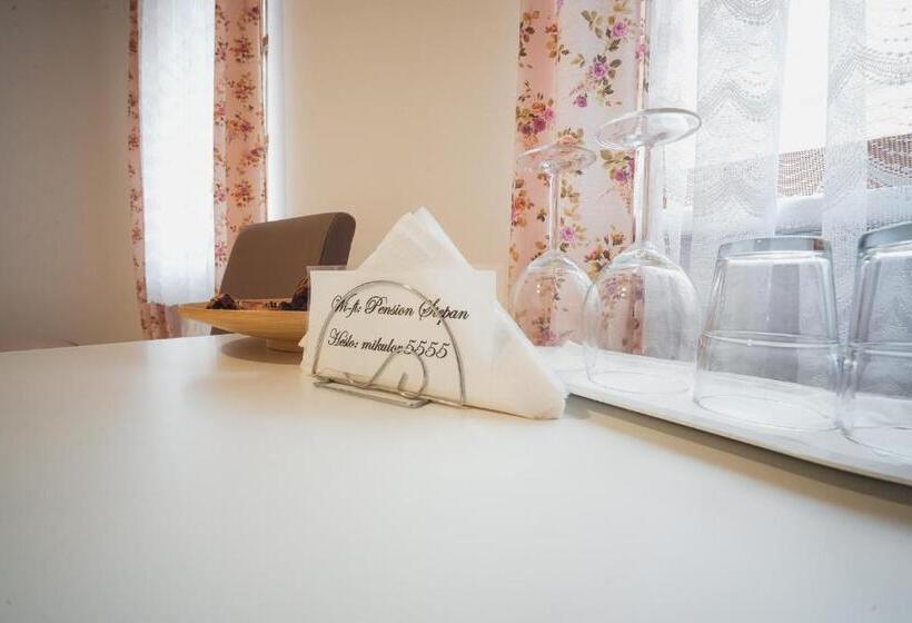 Quarto Deluxe, Pension štěpán