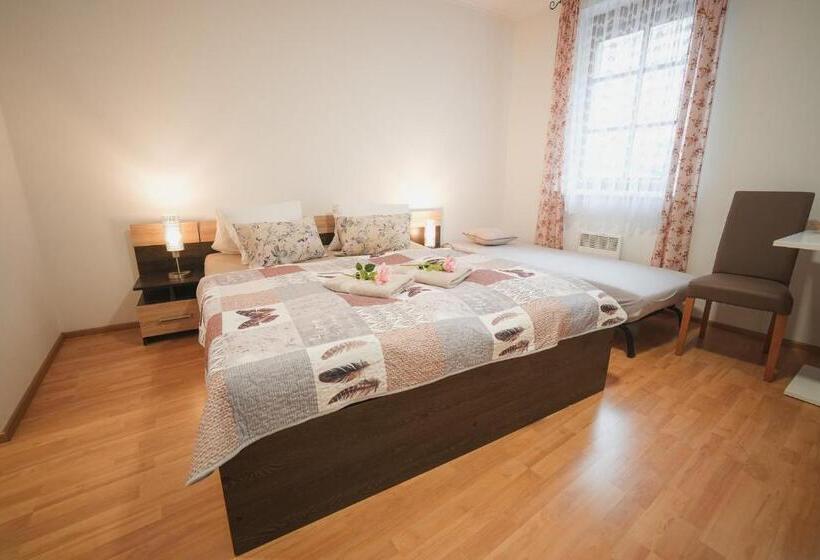Quarto Deluxe, Pension štěpán