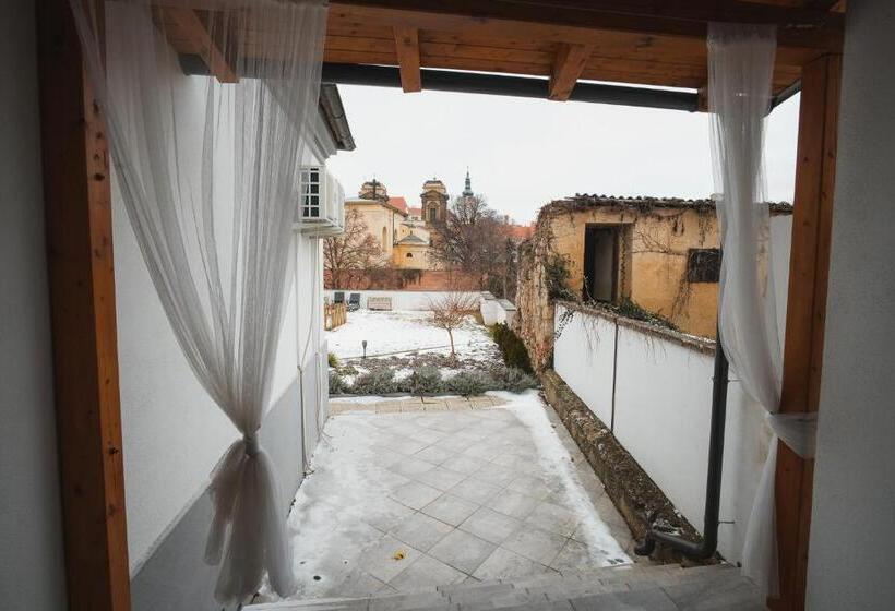 Quarto Deluxe, Pension štěpán