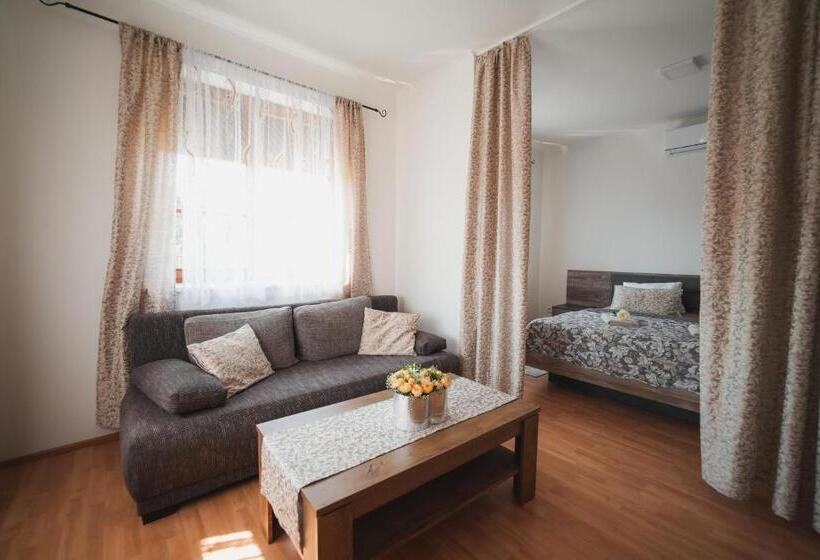 Escritório Estándar, Pension štěpán