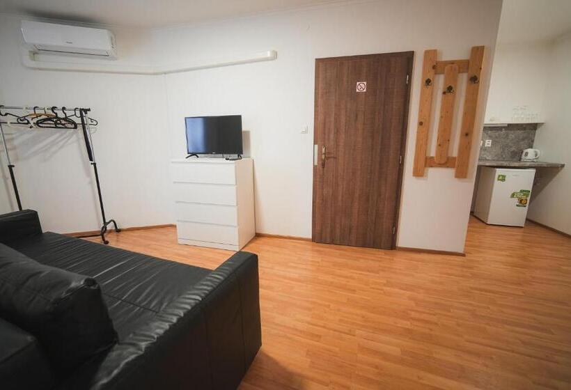 Escritório Deluxe, Pension štěpán