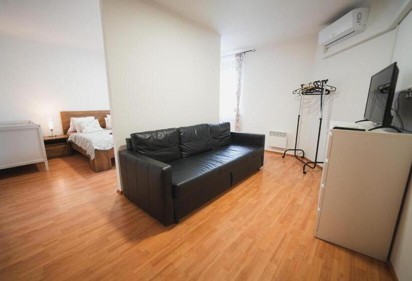 Escritório Deluxe, Pension štěpán