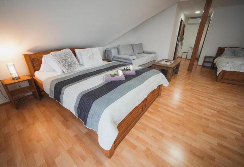 Estúdio Estandar com Sacada, Pension štěpán