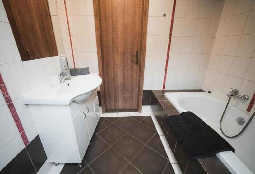 Escritório Estándar, Pension štěpán