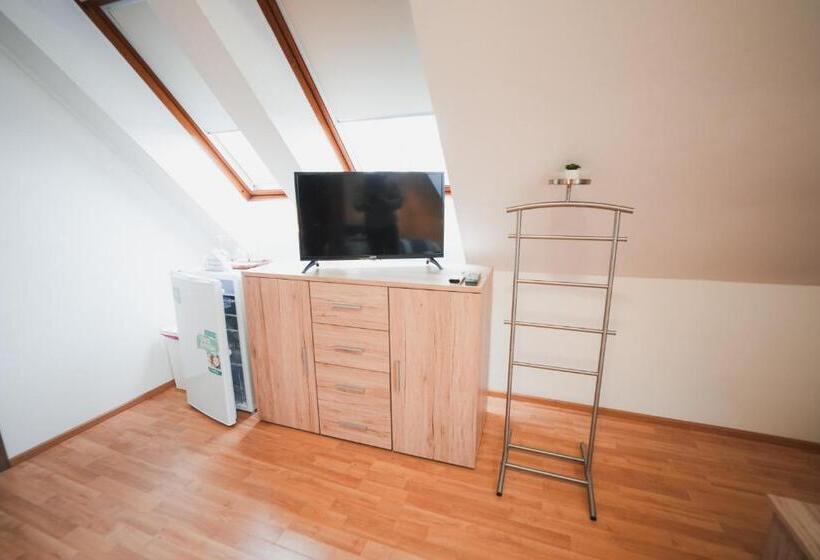 Escritório Standard Vista Jardim, Pension štěpán