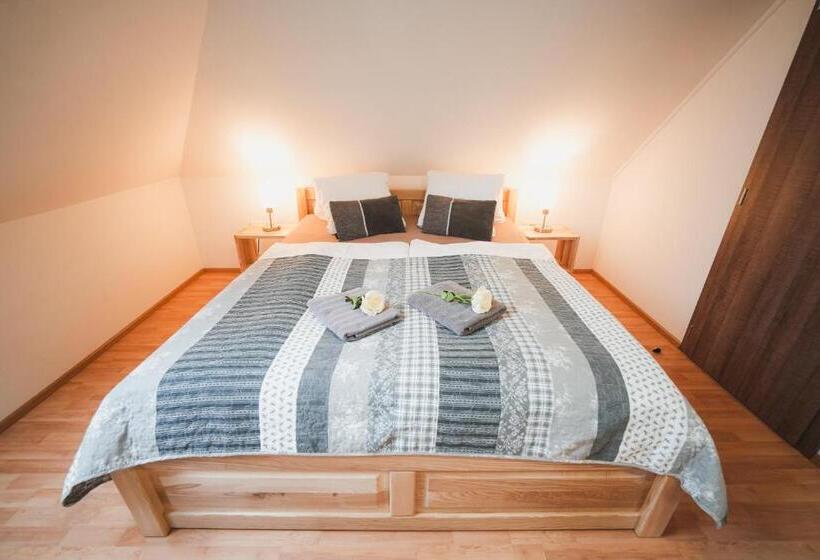 Escritório Standard Vista Jardim, Pension štěpán