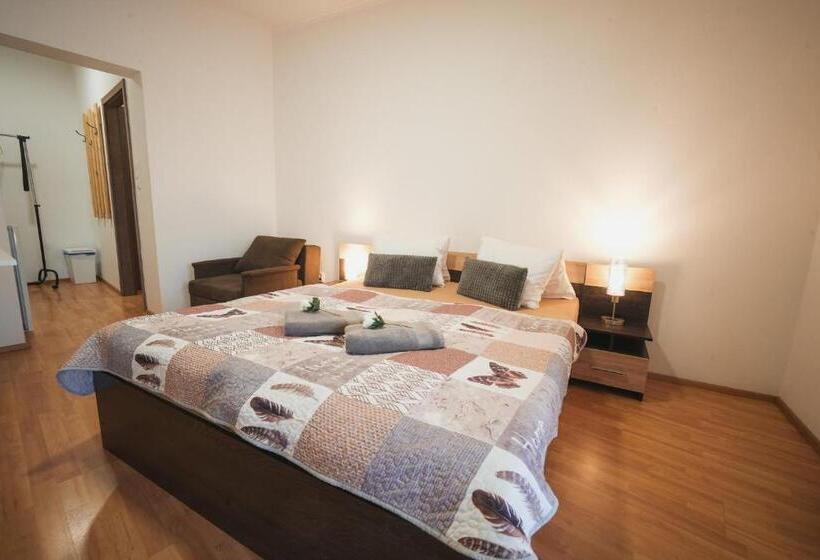 Quarto Deluxe, Pension štěpán