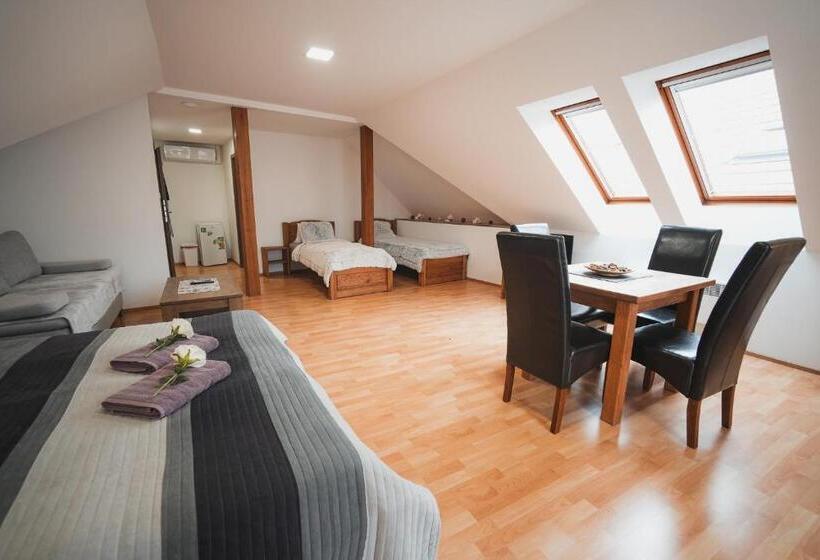 Estúdio Estandar com Sacada, Pension štěpán