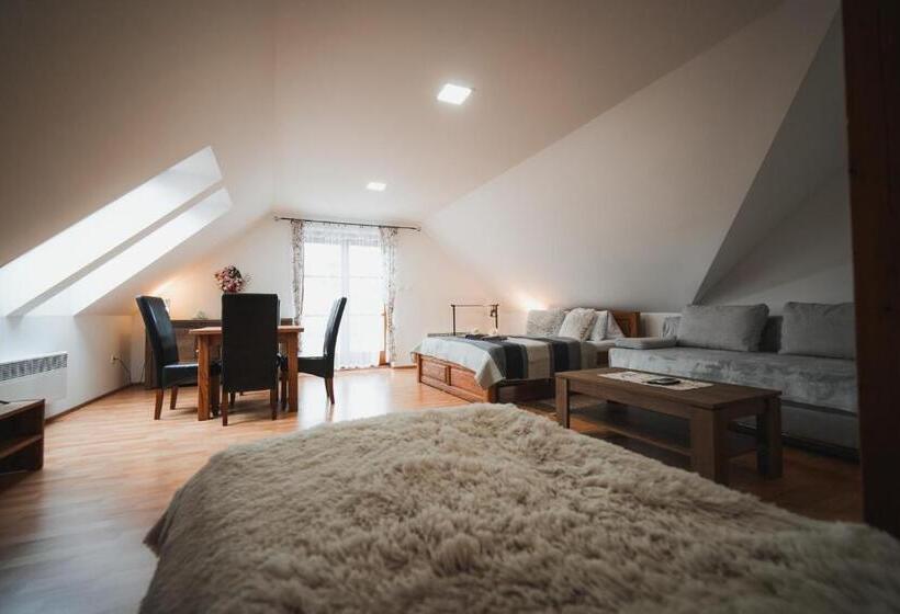 Estúdio Estandar com Sacada, Pension štěpán