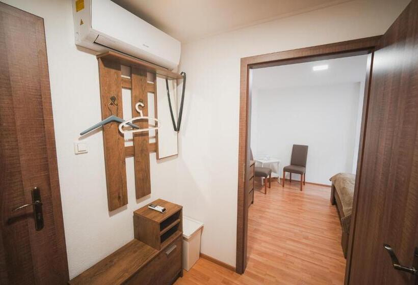 Quarto Deluxe, Pension štěpán