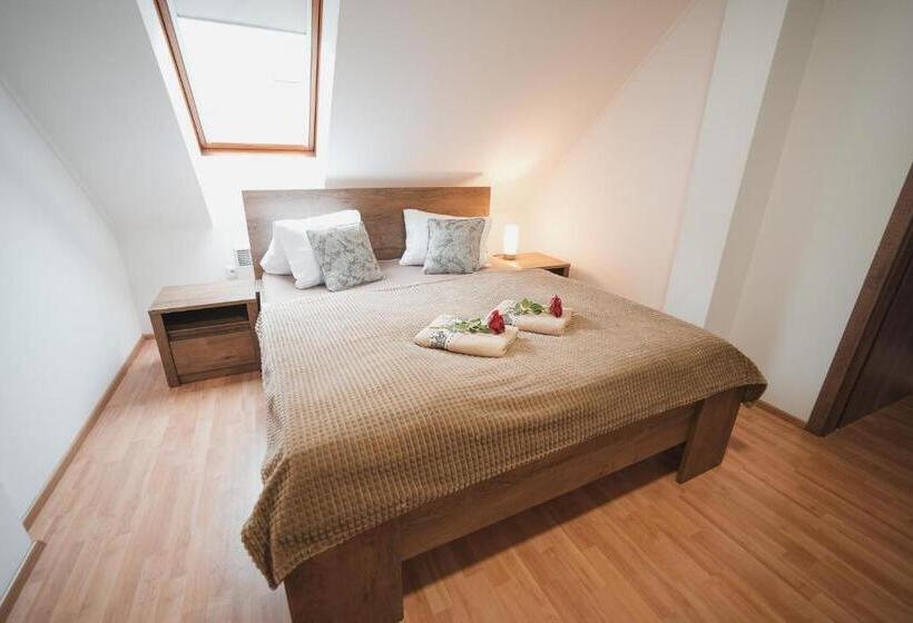 Quarto Deluxe, Pension štěpán