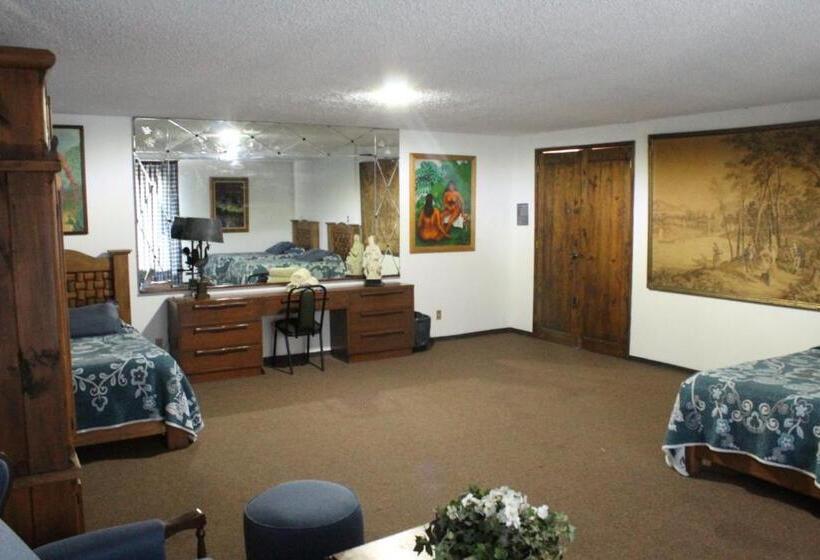 اتاق استاندارد سه تخته با سرویس بهداشتی مشترک, Hostal La Encantada