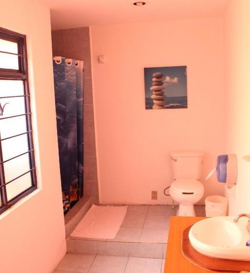 اتاق استاندارد با سرویس بهداشتی مشترک, Hostal La Encantada