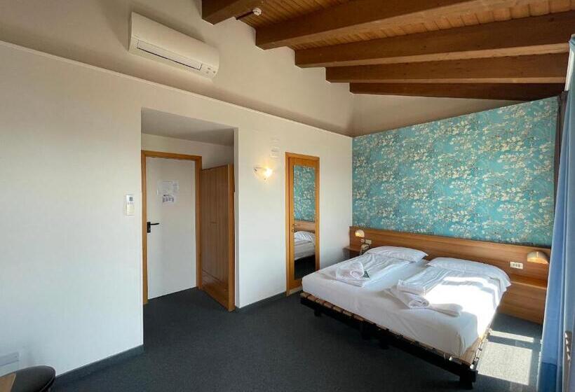 豪华湖景房, Al Castello