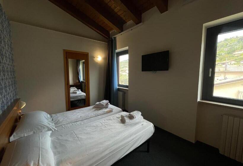 标准单人间, Al Castello