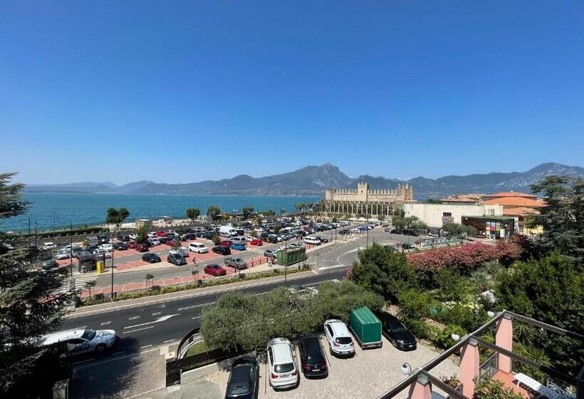 带大床的标准间, Al Castello