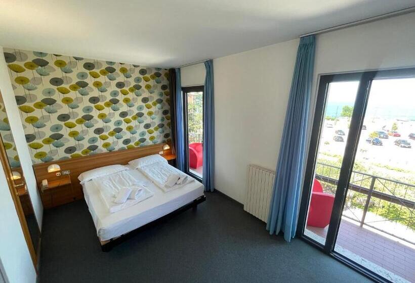 豪华湖景房, Al Castello