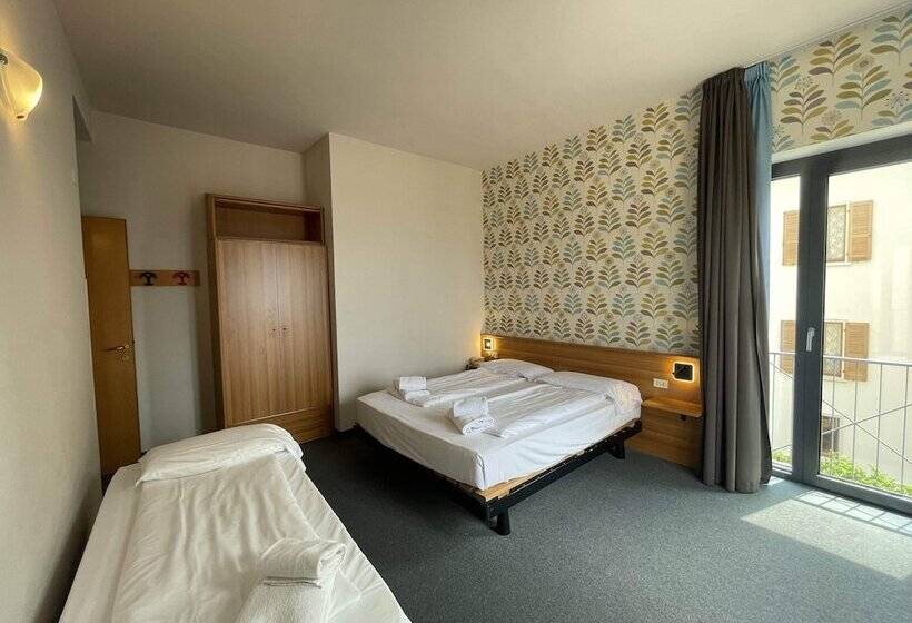 高级三人间, Al Castello