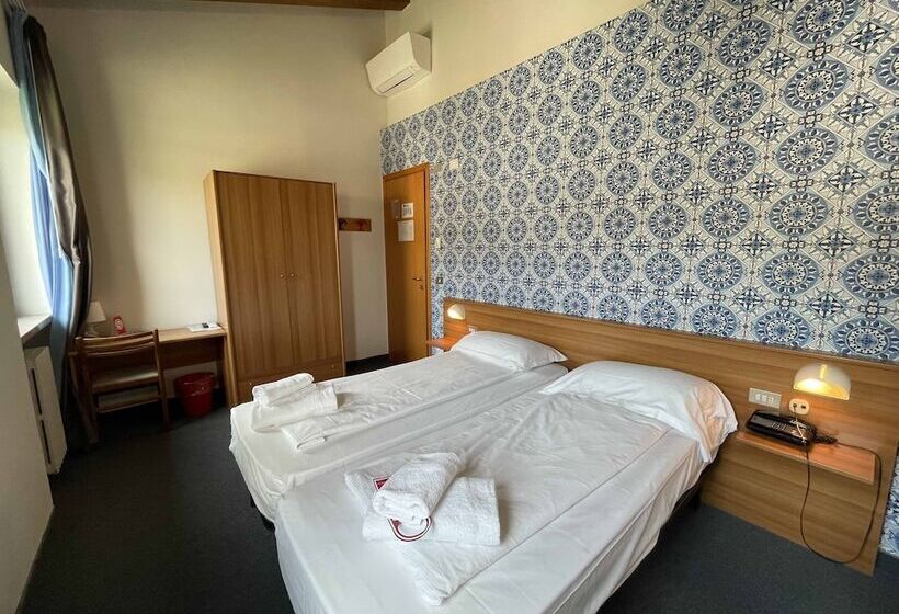 标准单人间, Al Castello