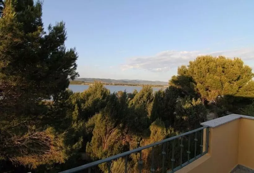Perhehuone, Cala Dei Pini