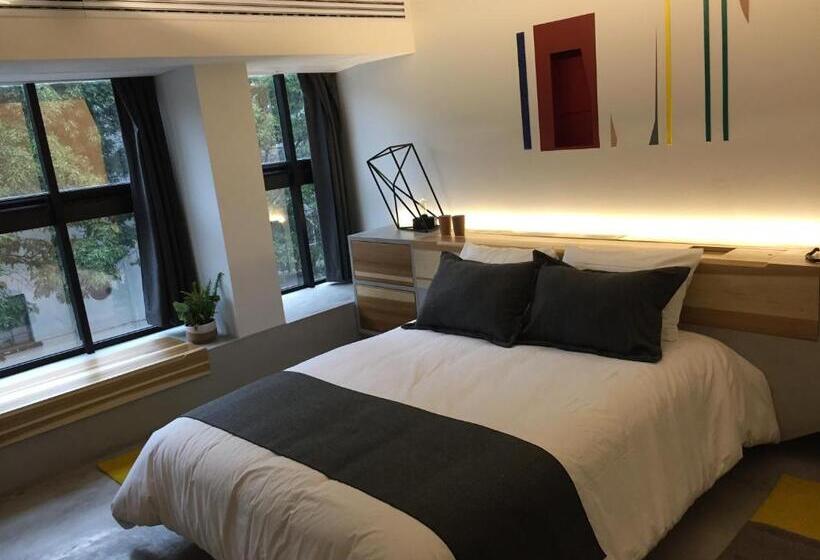 Номер Стандарт, Carlota