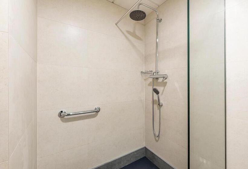 高级三人间, Centre Reus