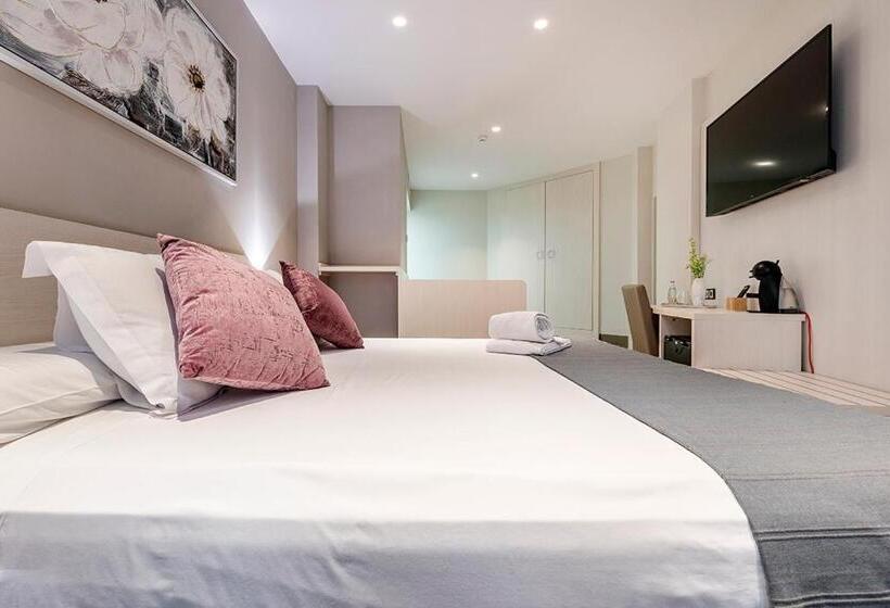 高级三人间, Centre Reus