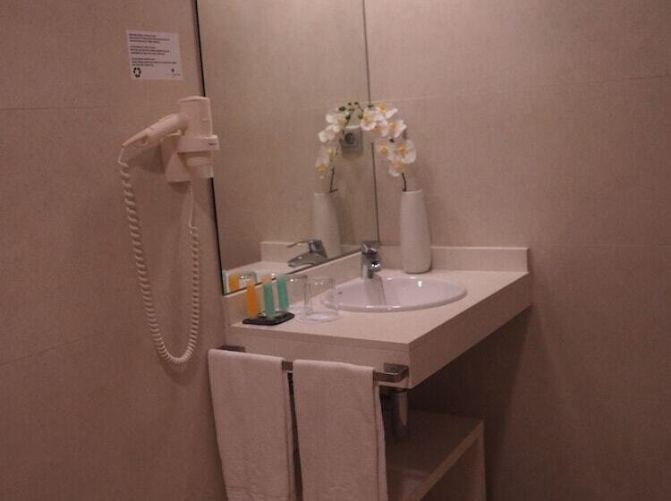 标准间内部标间, Centre Reus