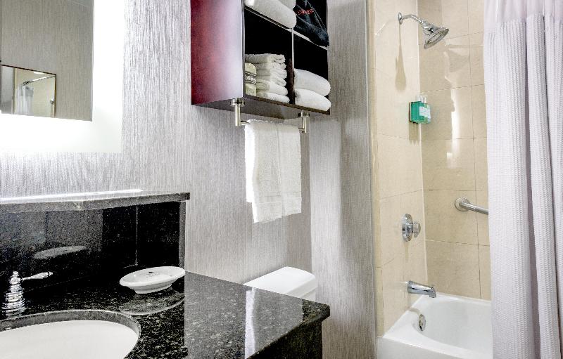 标准三人间, Centre Reus