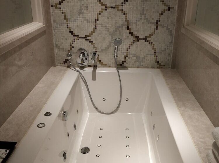 سوئیت رویال, Fragrant Nature Munnar A Five Star Classified