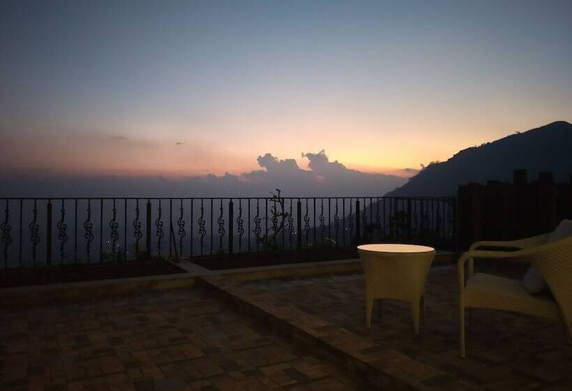 سوئیت رویال, Fragrant Nature Munnar   A Five Star Classified