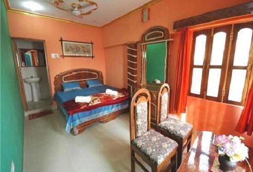 レイクビュースタンダードルーム, Kedareswar B&b