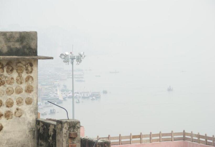 デラックスルーム, Kedareswar B&b