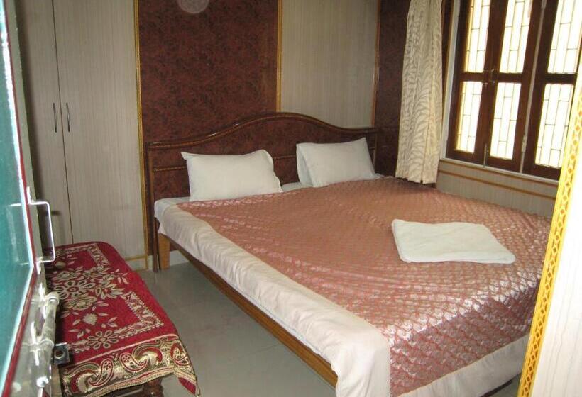 スタンダードルーム, Kedareswar B&b