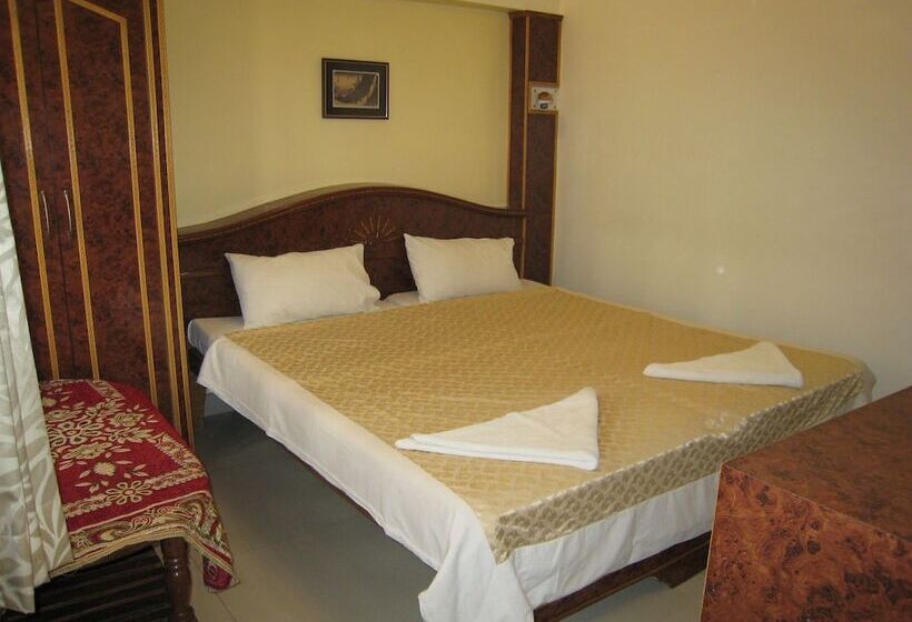 デラックスルーム, Kedareswar B&b