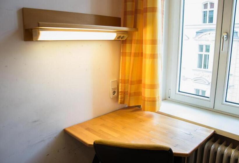 اتاق استاندارد یک تخته با سرویس بهداشتی مشترک, Porzellaneum