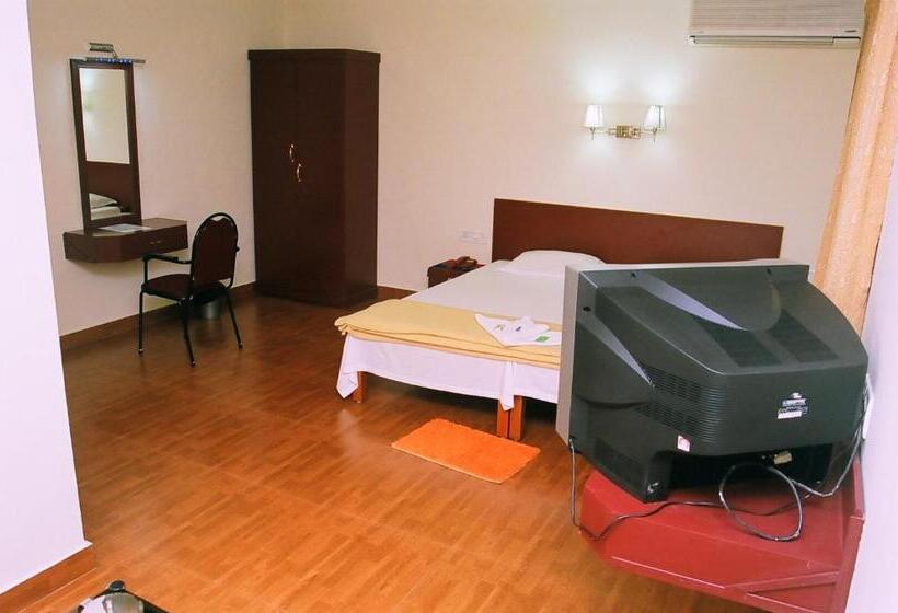 豪华房间, Srinivas