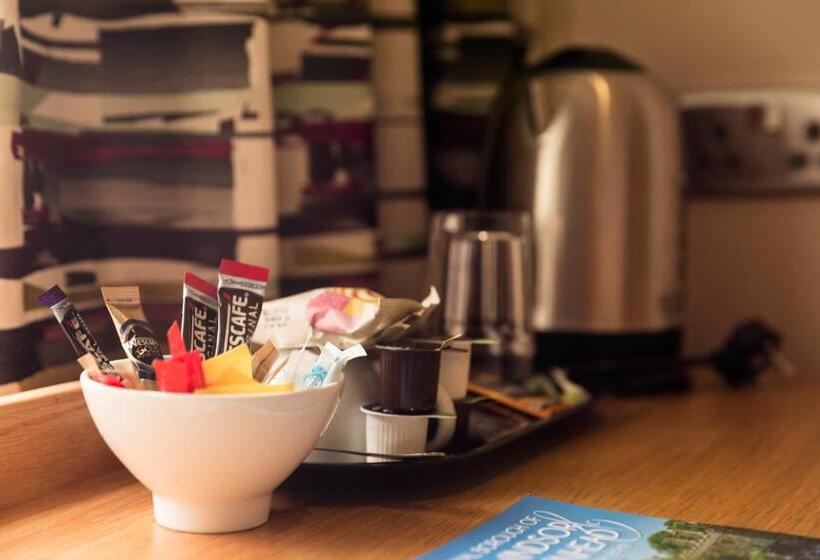 Семейный Номер, The George Inn