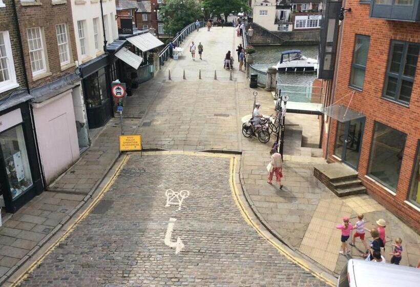 Семейный Номер, The George Inn